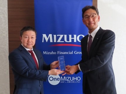 Mizuho-Innovation-Award_giftpad_Photo.jpg
